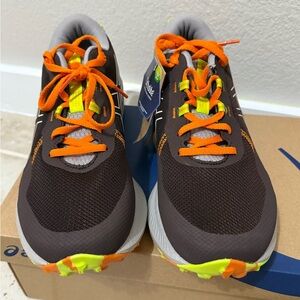 Acisc Men’s Gel Excite Trail 2 In Dark Auburn/Birch Color (Size 9.5).